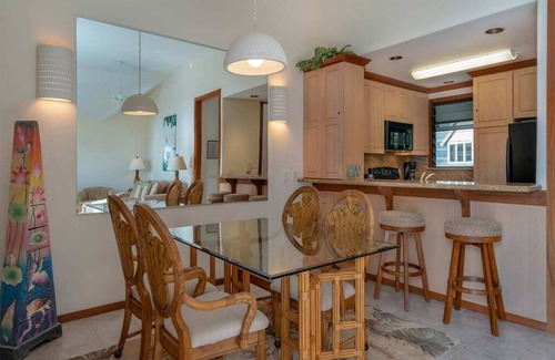 Lihue Condo | Ocean View Retreat with Kitchen & Pool - Kaha Lani 321