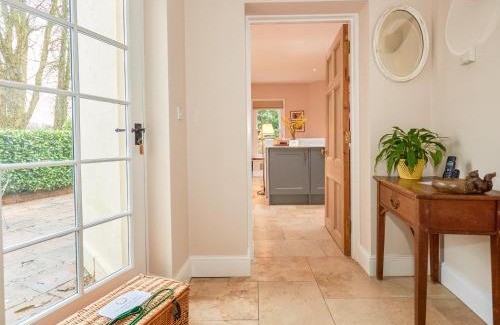 New Forest District House | Pet-Friendly East Lodge: A Premier 5-Star Experience
