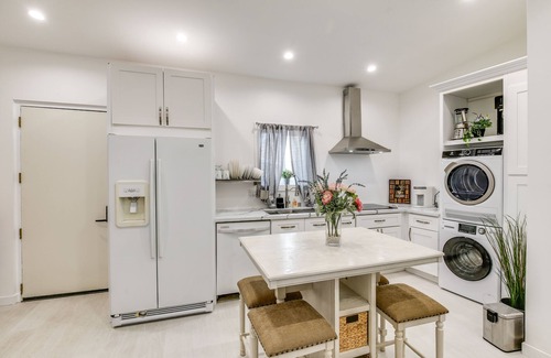 East Los Angeles Apartment | Cozy East Los Angeles Studio - Steps from Dodger Stadium!