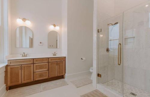 Madison Apartment | Explore East Main Lofts - Family-Friendly Roller Rink Stay