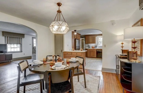Mount Joy House | Ideal East Main Lounge: 5 Min to Spooky Nook Sports