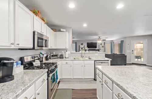 East Mesa House | Ideal East Mesa Home for 6 with Breakfast & Kitchen Access