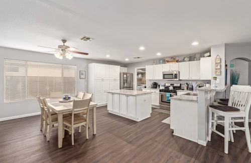 East Mesa House | Ideal East Mesa Home for 6 with Breakfast & Kitchen Access
