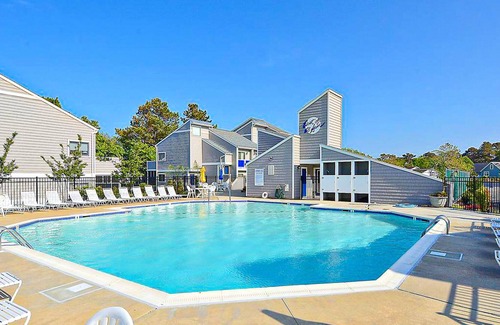 Fenwick Island Condo | East of the Sun condo with WiFi, central AC, pool and tennis - walk to beach