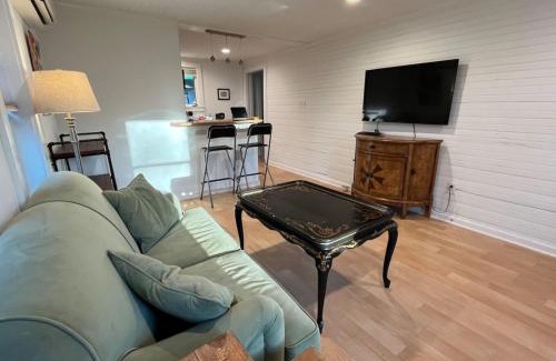 Chestnut House | East Side Blue Bonnet Cottage