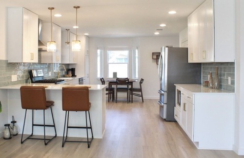 East MLK House | East Side Gem Charming Modern Retreat+Studio 10min Downtown, Airport,F1,ACL,SXSW