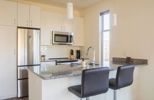 Yankee Hill Apartment | East Side Luxury 1BR Apt - Near Brady and Fiserv with Balcony