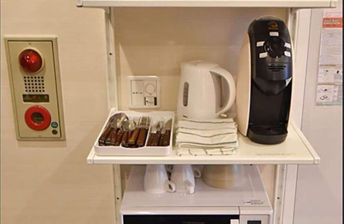 Nishishinbashi Apartment | Experience East Toranomon: Central Tokyo's Gem with Breakfast