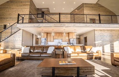 Ashton Cabin | Top-Rated East Cabin Yellowstone Family Retreat with Spa