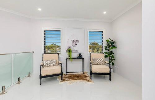 East Victoria Park House | East Vic Park Luxe: Family-Friendly Retreat with Top Ratings