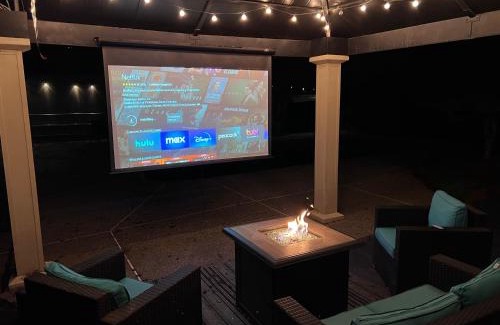 Monitor House | East Wenatchee Oasis: 4BR Retreat with Pool & Hot Tub