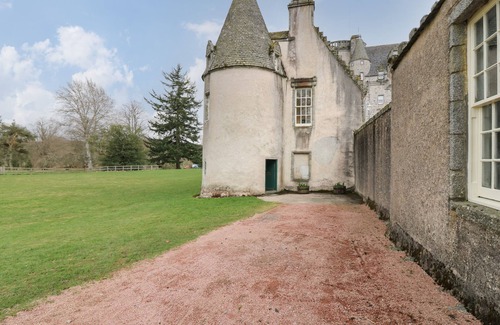 Inverurie Cottage | Family-Friendly Stay at East Wing - Castle Fraser with Garden