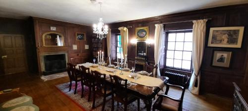 Insch Villa | Pet-Friendly Paradise at East Wing Lickleyhead Castle
