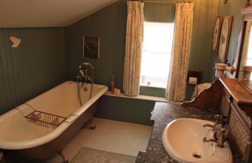 Insch Villa | Pet-Friendly Paradise at East Wing Lickleyhead Castle