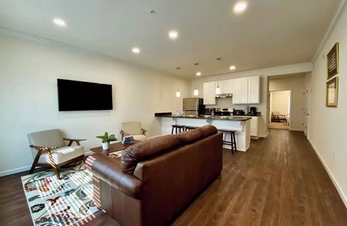 East York Apartment | East York Pet-Friendly Retreat Near Fairgrounds - 10/10 Score