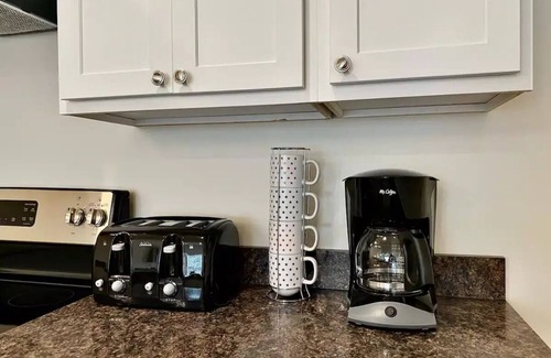 East York Apartment | East York Pet-Friendly Retreat Near Fairgrounds - 10/10 Score