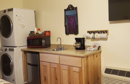 Glendale Cabin | Top-Rated East Zion-Glendale Ranch Cabin with Kitchen & Breakfast