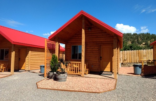 Glendale Cabin | Top-Rated East Zion-Glendale Ranch Cabin with Kitchen & Breakfast