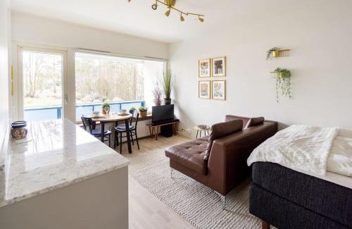 Itainen District Apartment | Eastend Pearl: Family-Friendly Studio Near Subway & Shops