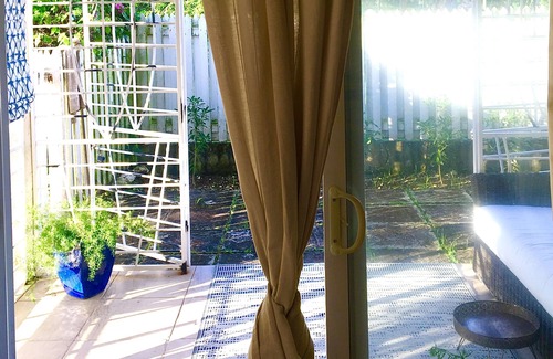 Rowans House | Relaxing 2-Bedroom Townhouse with Pool & Ocean Views