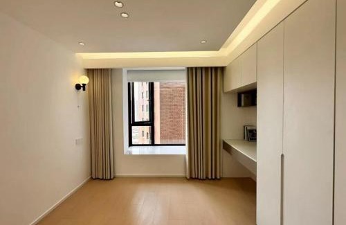 Jing'an Apartment | Pet-Friendly Getaway at 上海翰林府邸 Near Nanjing West Road