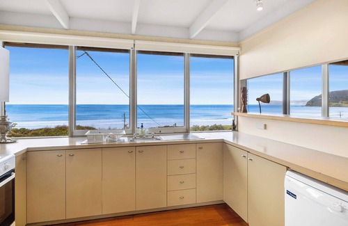 Eastern View House | Eastern Magic | Beach access at your door!