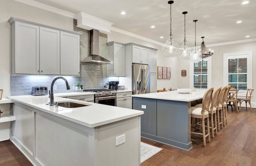 Hitch Village - Fred Wessels Homes House | Eastern Wharf Luxury | Heated Pool Access