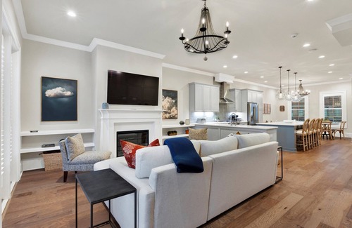 Hitch Village - Fred Wessels Homes House | Eastern Wharf Luxury | Heated Pool Access