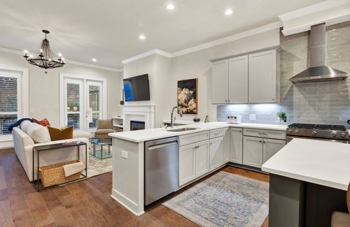 Hitch Village - Fred Wessels Homes House | Eastern Wharf Luxury | Heated Pool Access