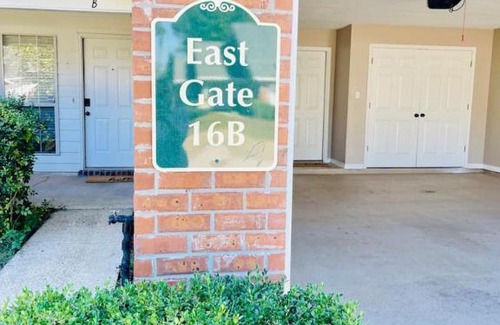 Hammond Apartment | Eastgate 16B spacious comfortable