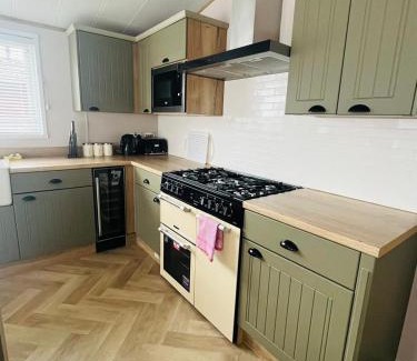 Malton House | Relax at Eastgate Lodge Featuring a Hot Tub Retreat