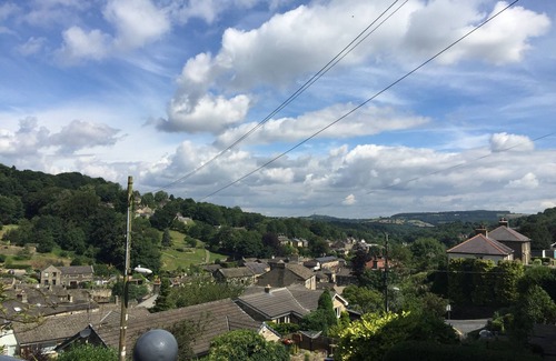 Holmfirth Cottage | Discover Eastholme Cottage: Ideal for Family Retreats