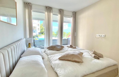 Alsóörs Apartment | Family-Friendly Eastlake Apartman with Pool & High Ratings