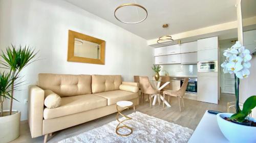 Alsóörs Apartment | Family-Friendly Eastlake Apartman with Pool & High Ratings