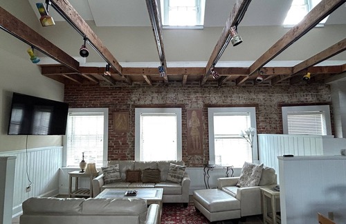 Easton Apartment | Discover EASTON: Cozy 2-Bedroom Apartment Near Attractions