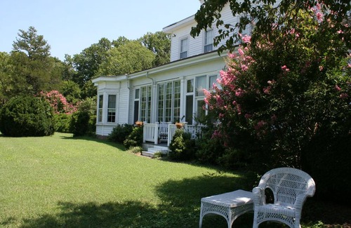 Spring Grove House | Discover Eastover Manor: 19th Century Plantation Getaway