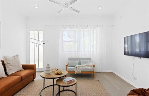 East Corrimal House | Relaxed Coastal Cottage at Easts Beach - Pet-Friendly Retreat