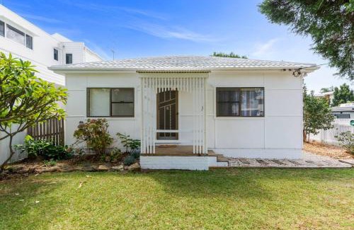 East Corrimal House | Relaxed Coastal Cottage at Easts Beach - Pet-Friendly Retreat