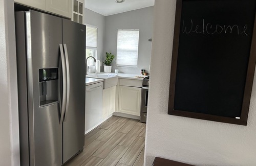 East Side Costa Mesa House | Ideal Retreat Near Disneyland with Ocean View Amenities