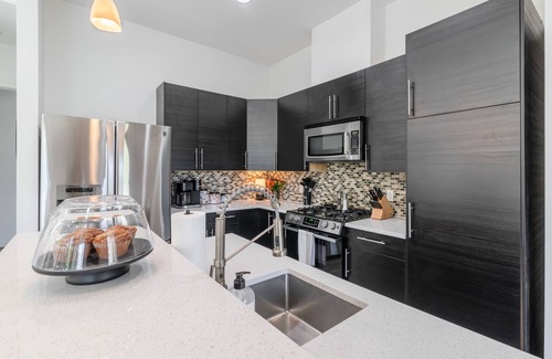 Pleasant Valley House | Eastside Delight: Poolside Retreat with Golf & Ocean Views