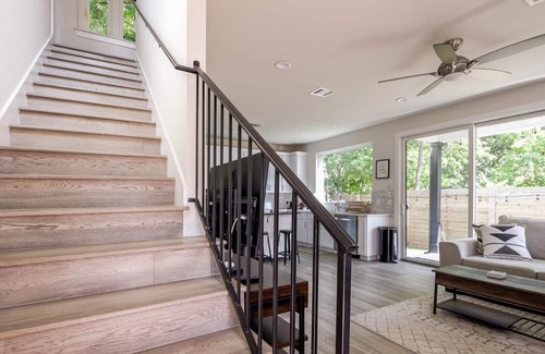 Govalle House | Eastside Escape: Enjoy Backyard Fun & Walk to Local Eateries