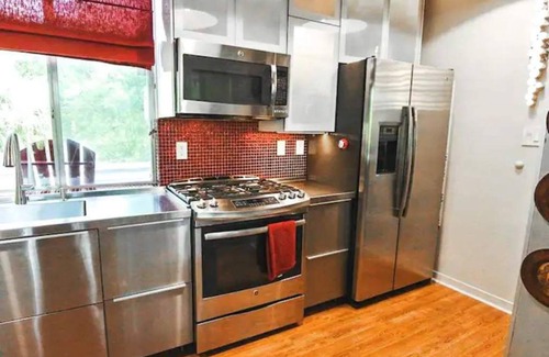 Blackshear-Prospect Hill House | Scenic Eastside Hilltop Retreat with Pool and Lake Views