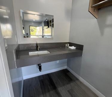 Downtown Los Angeles Hotel | Budget-Friendly Eastsider Motel in Vibrant Downtown LA