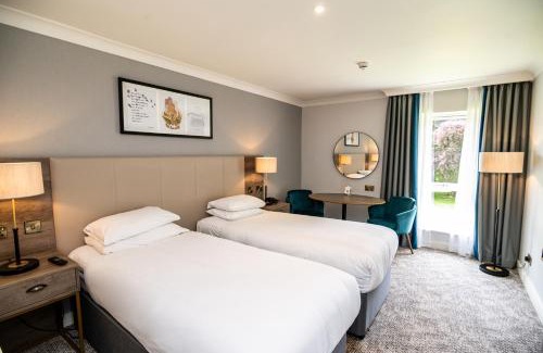 Brinsley Hotel | Discover Eastwood Hall: Pet-Friendly Retreat with Pool