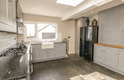 Rampside Cottage | Pet-Friendly Eastwood House with Ocean Views in Barrow-In-Furness