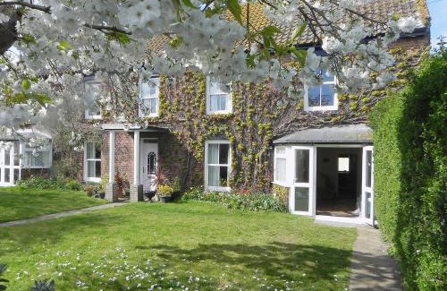 Winterton-on-Sea House | Discover Eastwyn: Family & Pet-Friendly 4-Star Retreat