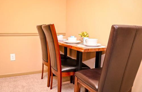 Norcross Apartment | Convenient King Bed Retreat with 9/10 Guest Rating