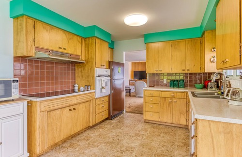 Oroville House | Prime Lake Osoyoos Waterfront Home with Pet-Friendly Amenities