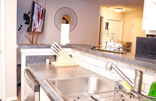 Norcross Apartment | Easy Access King Bed with Spa and Hot Tub Amenities