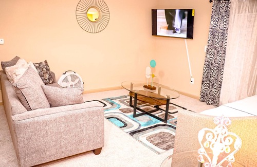 Norcross Apartment | Easy Access King Bed with Spa and Hot Tub Amenities